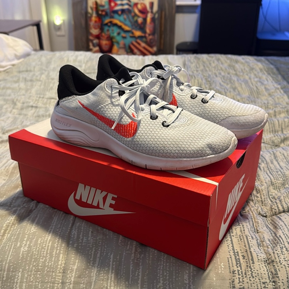 Nike men’s running shoes size 9.5